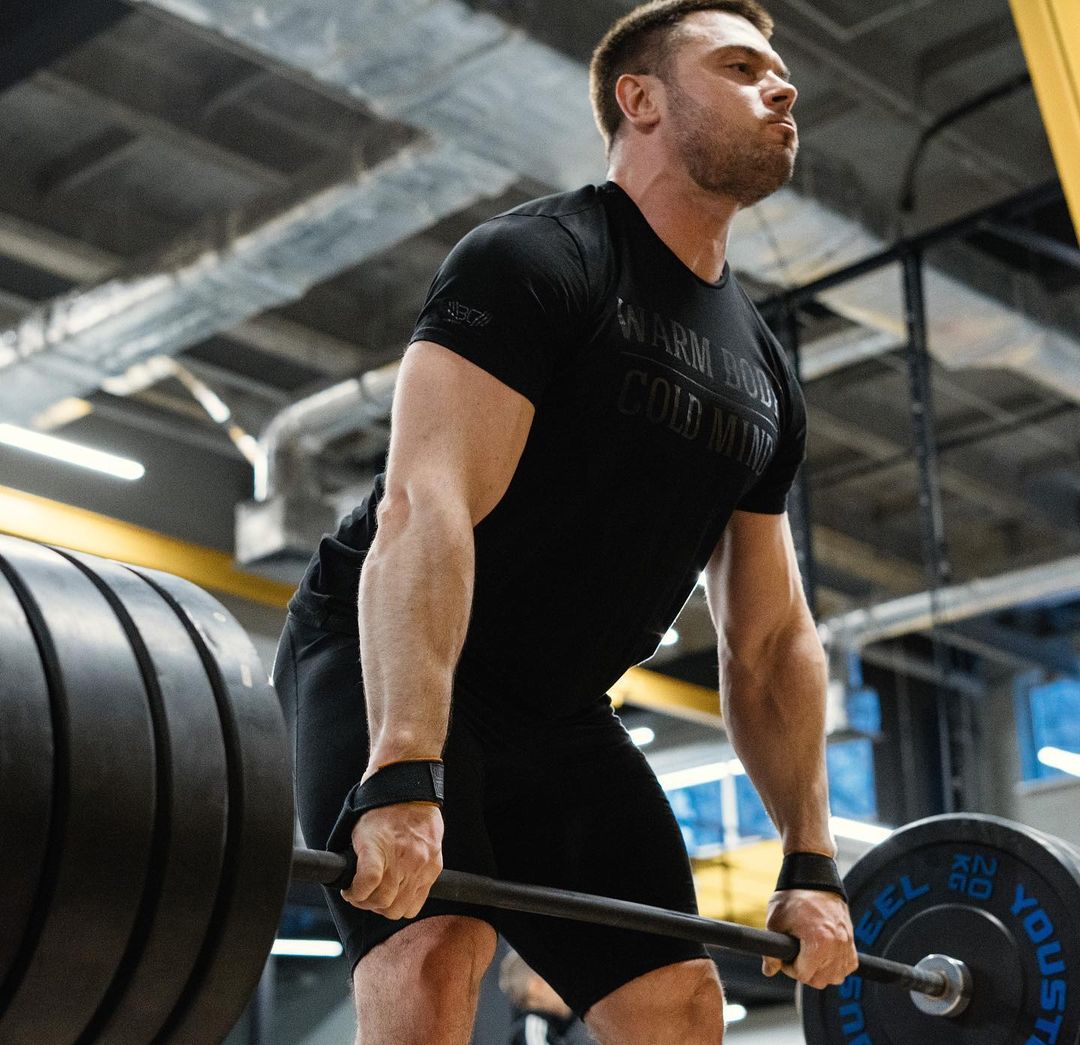 Lifting Hooks vs Straps What’s Best For You?