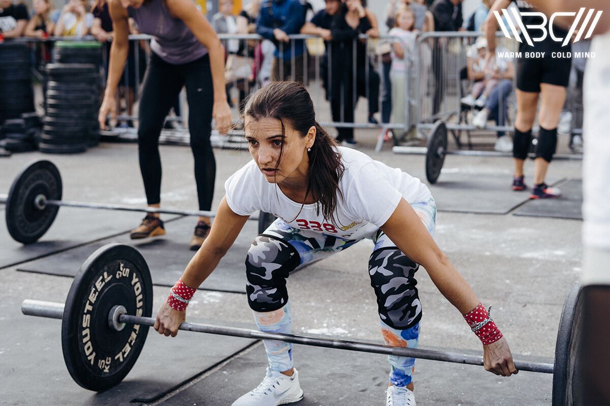 Do You Wear Knee Sleeves Under or Over Leggings?