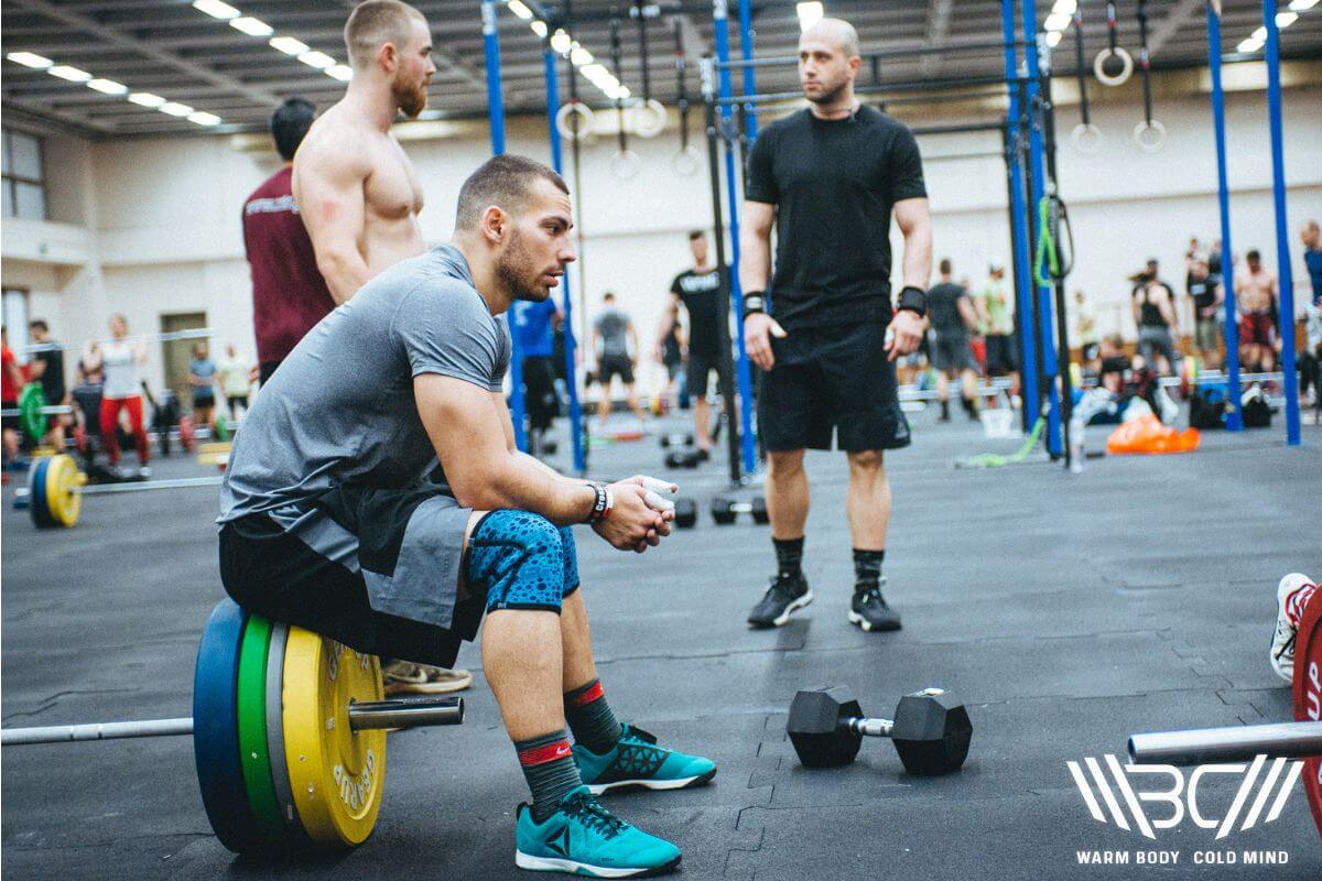 Do Knee Sleeves Help With Squats? Pros/Cons Explained