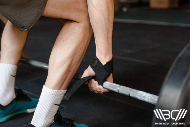 How to Use Lifting Straps Correctly Guide)