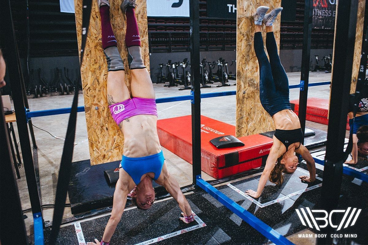 Handstand Wrist Pain Reasons & Solutions