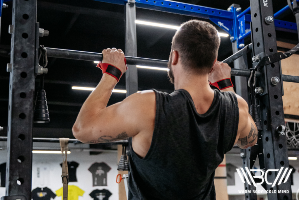 Wrist hooks for store pull ups