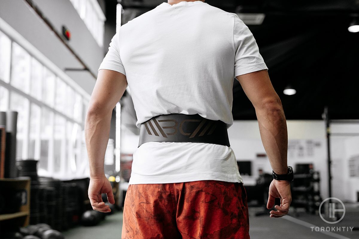 How Tight Should a Weightlifting Belt Be?
