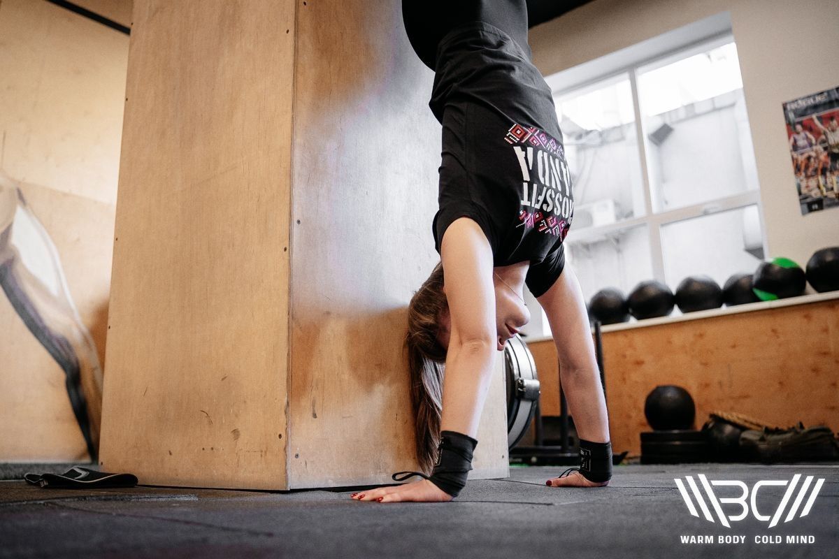 Why Handstand Wrist Pain Occurs and What You Can Do to Avoid It